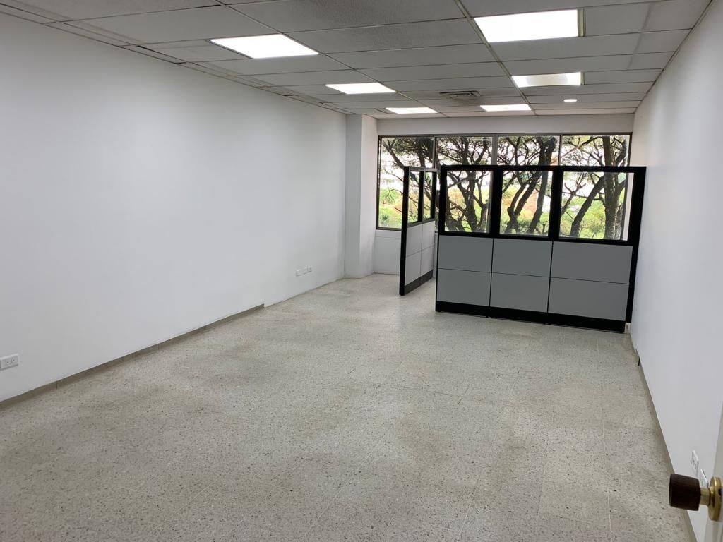 Oficina en venta Valle Del Cauca Cali Ciudadela Campestre 38 m2 Habitaciones 0 Baños 0 Garajes 3 Precio $390000000