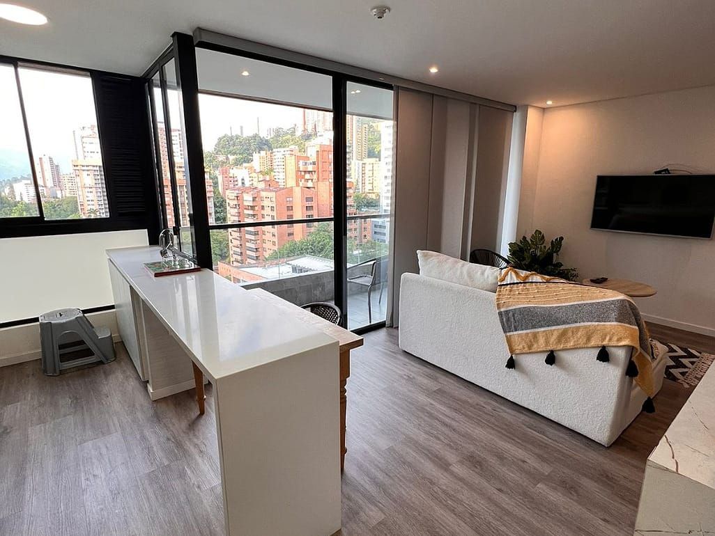 Apartamento en arriendo o venta Antioquia Medellín La Linde 90 m2 Habitaciones 2 Baños 4 Garajes 2 Precio venta $1250000000 Precio arriendo $7100000