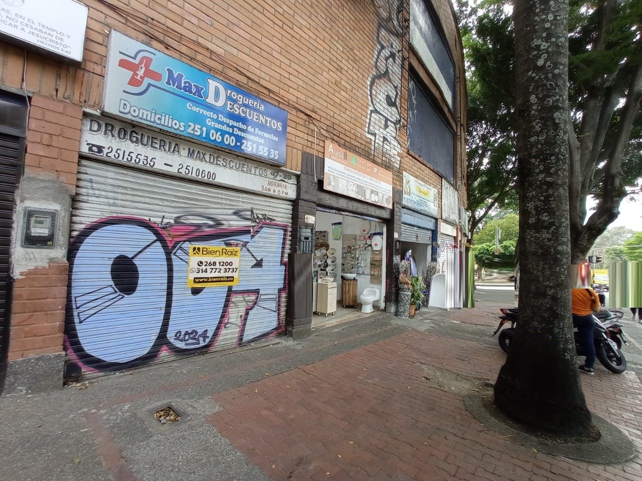 Local en arriendo o venta Antioquia Medellín Villanueva 46 m2 Habitaciones 0 Baños 1 Garajes 0 Precio venta $230000000 Precio arriendo $2800000