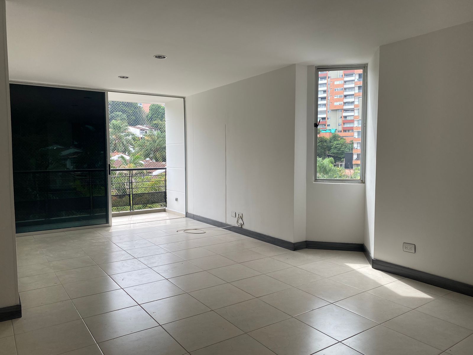 Apartamento en arriendo Antioquia Envigado La Inmaculada 87 m2 Habitaciones 3 Baños 2 Garajes 2 Precio $3350000
