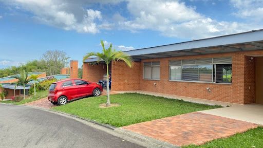 Casa en venta Risaralda Pereira Brisas De Las Americas 252 m2 Habitaciones 3 Baños 8 Garajes 5 Precio $1400000000