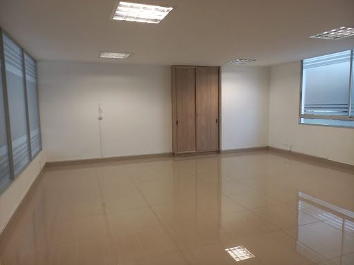Oficina en venta Risaralda Pereira Los Alpes 46 m2 Habitaciones 0 Baños 0 Garajes 2 Precio $250000000