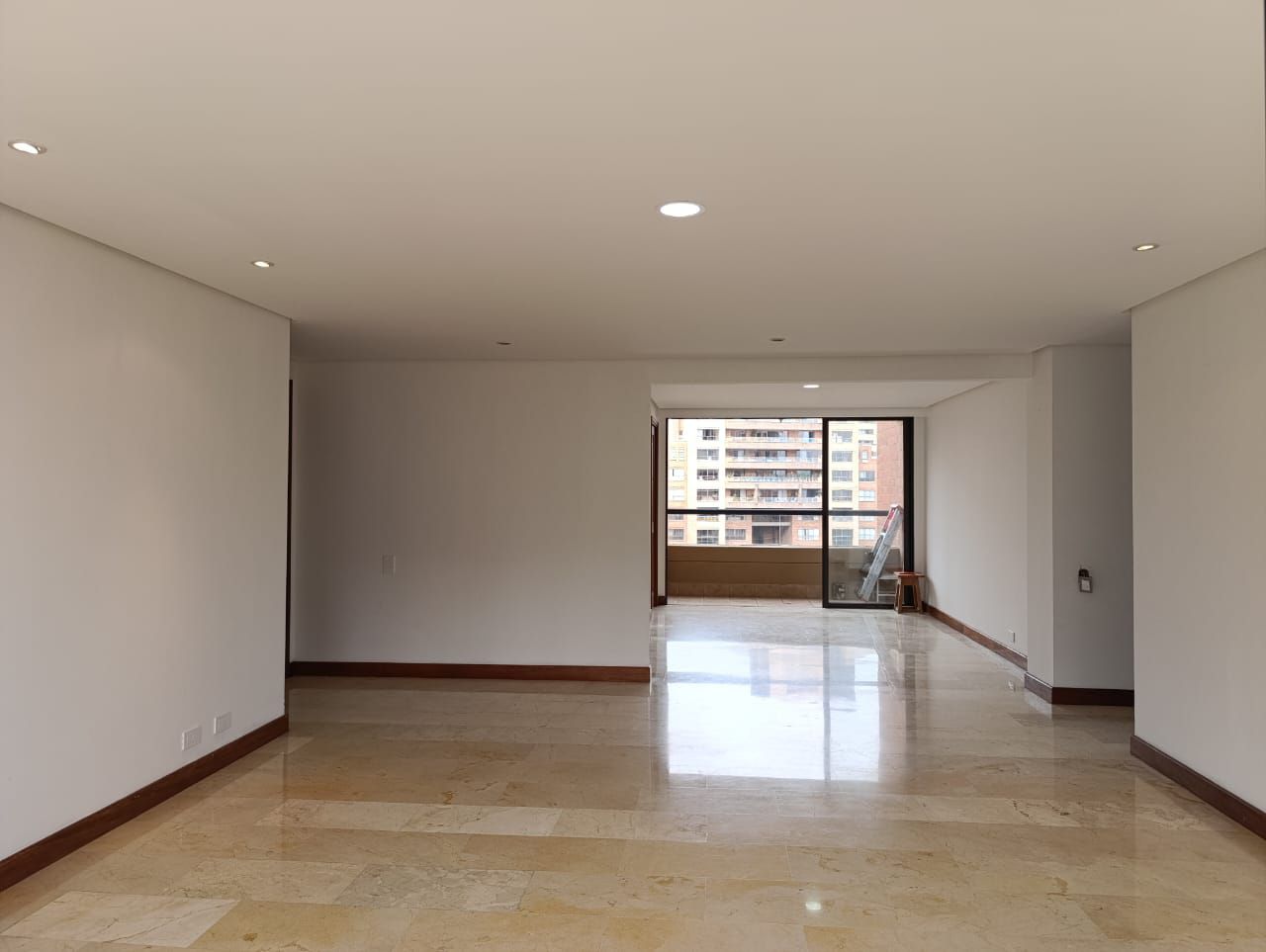Apartamento en arriendo Antioquia Medellín Los Naranjos 175 m2 Habitaciones 3 Baños 6 Garajes 3 Precio $7400000