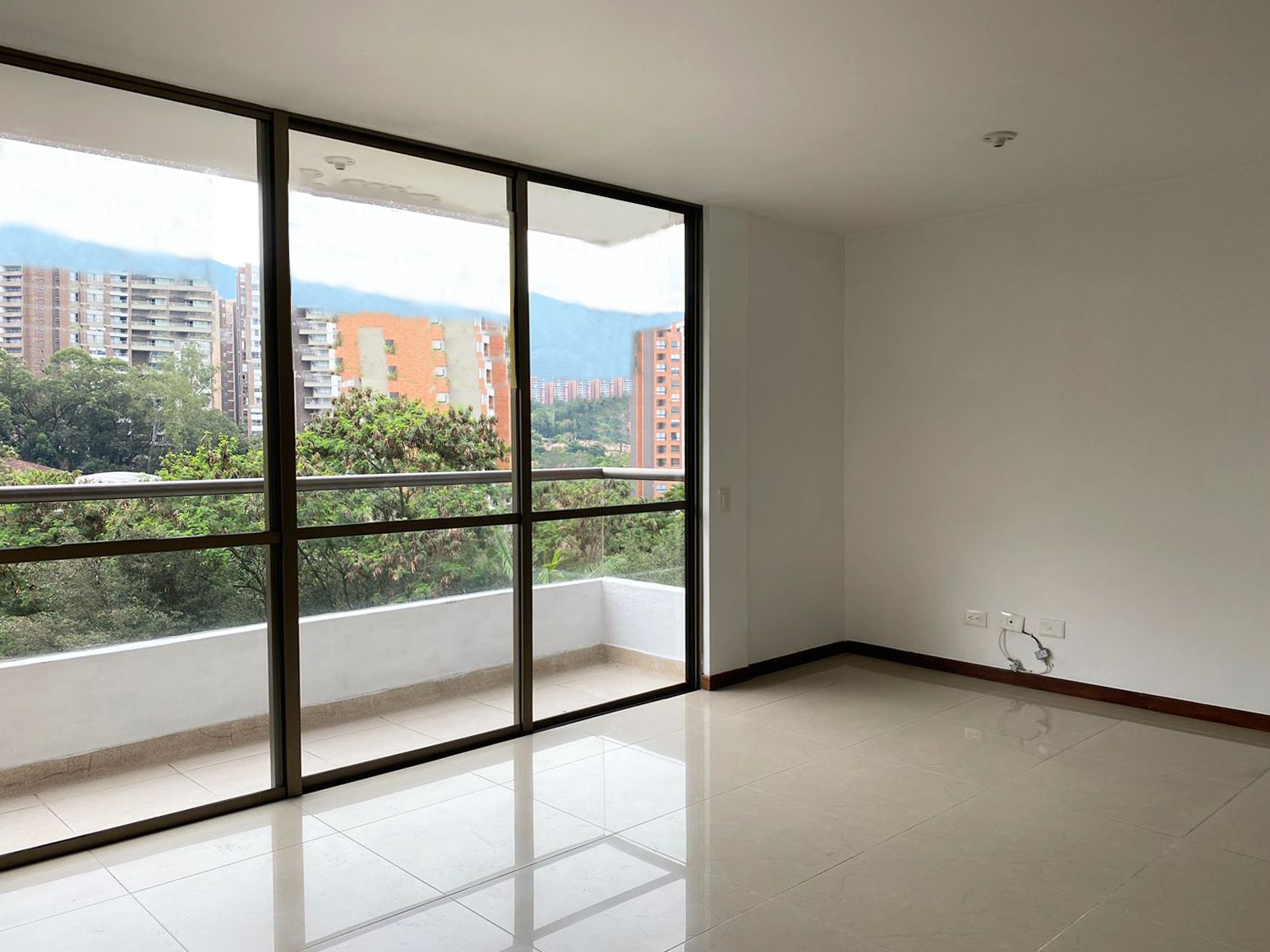 Apartamento en arriendo Antioquia Envigado La Inmaculada 67 m2 Habitaciones 2 Baños 2 Garajes 3 Precio $3250000