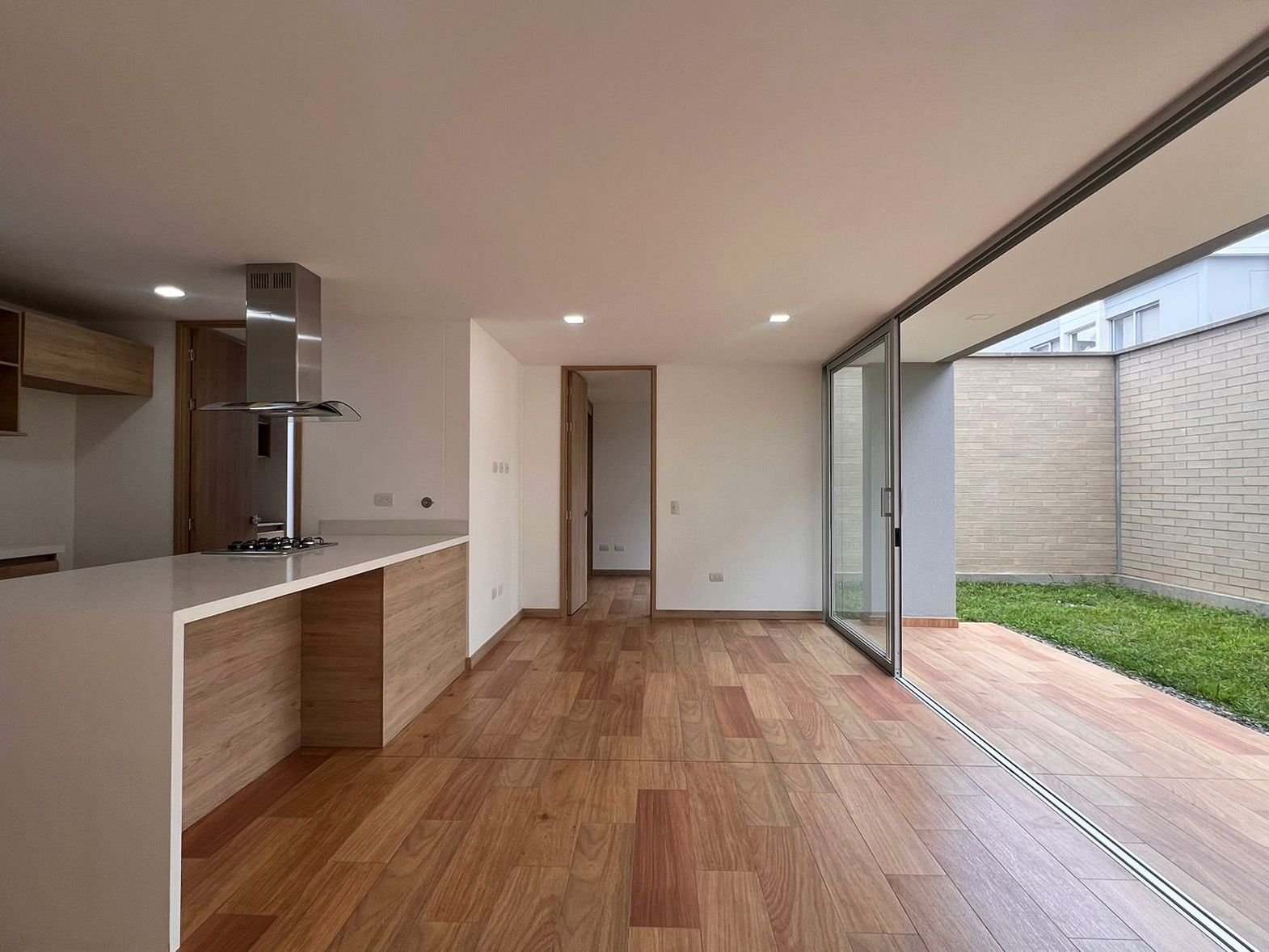 Casa en arriendo o venta Antioquia Rionegro Rionegro 170 m2 Habitaciones 4 Baños 8 Garajes 3 Precio venta $1200000000 Precio arriendo $7000000