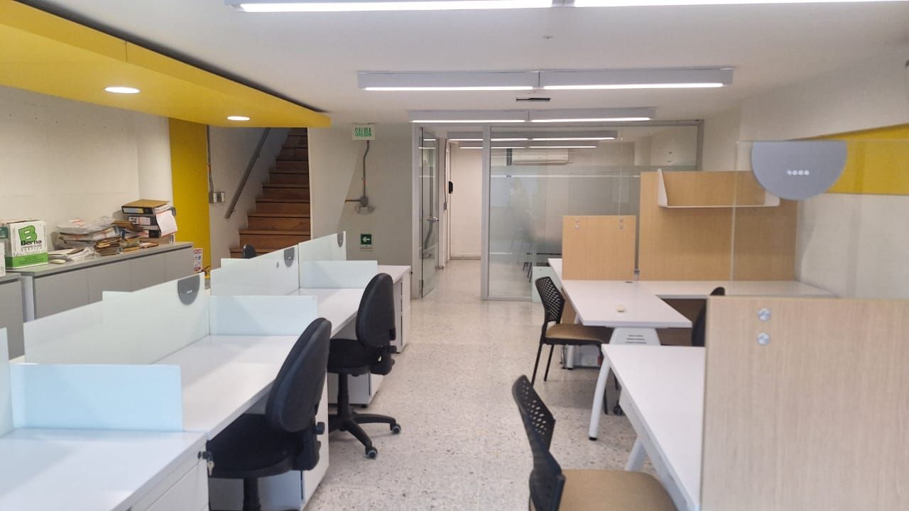 Local en venta Antioquia Envigado Las Vegas 270 m2 Habitaciones 0 Baños 8 Garajes 3 Precio $1400000000