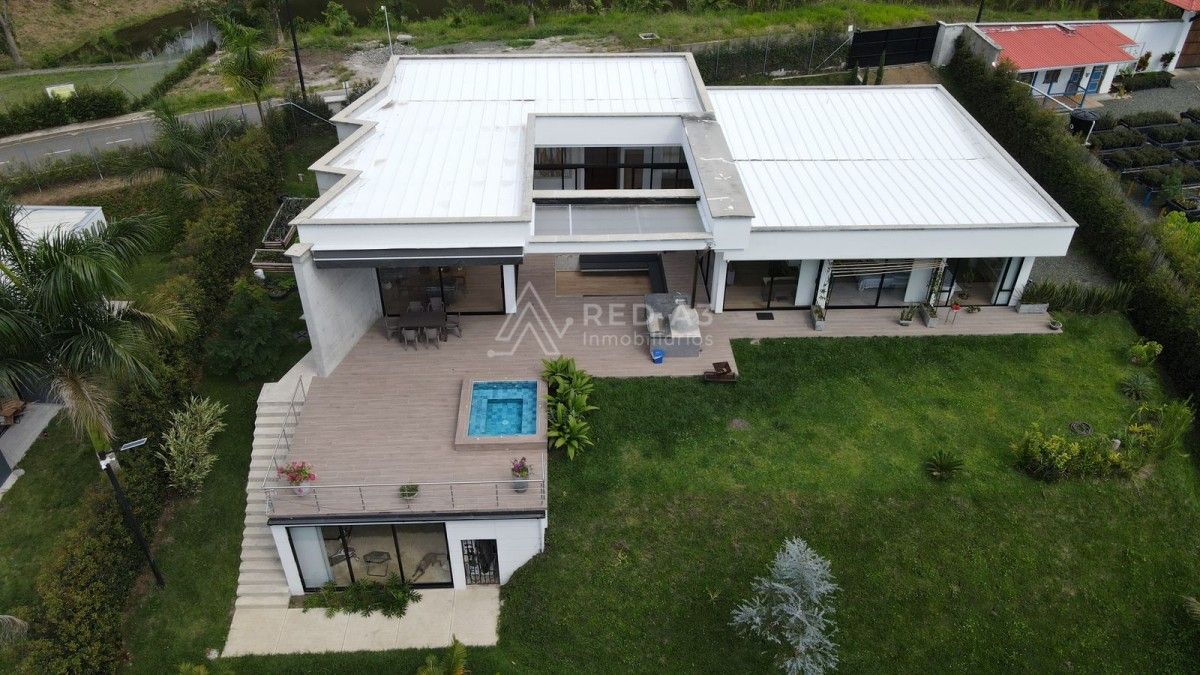 Casa en venta Risaralda Pereira Pereira 420 m2 Habitaciones 5 Baños 8 Garajes 10 Precio $2700000000