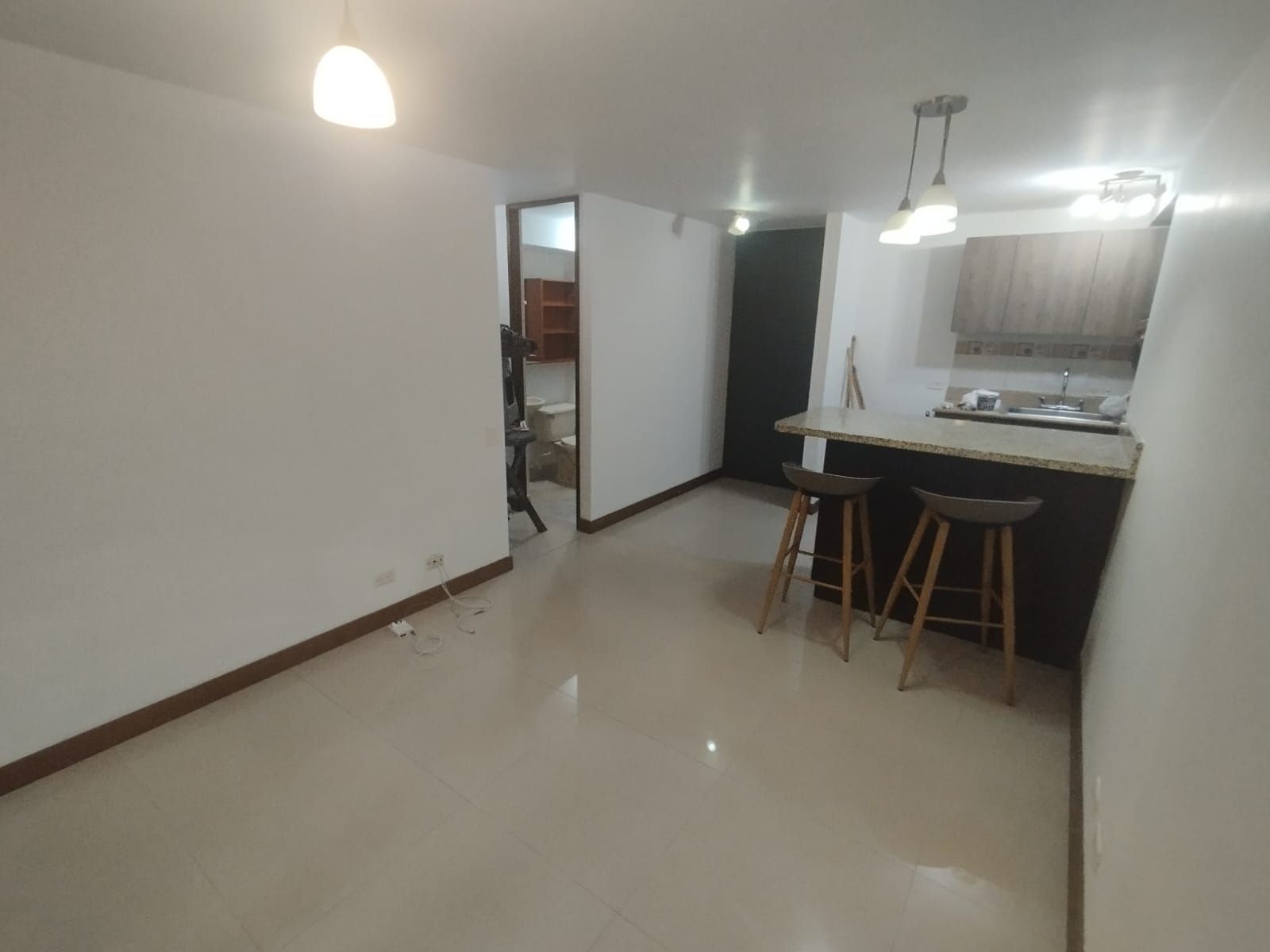 Apartamento en arriendo Antioquia Medellín Loma De Los Bernal 58 m2 Habitaciones 3 Baños 2 Garajes 1 Precio $2400000