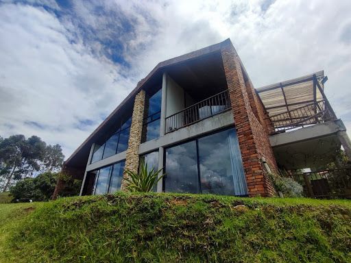 Casa en arriendo Antioquia La Ceja La Ceja 400 m2 Habitaciones 4 Baños 8 Garajes 8 Precio $19000000