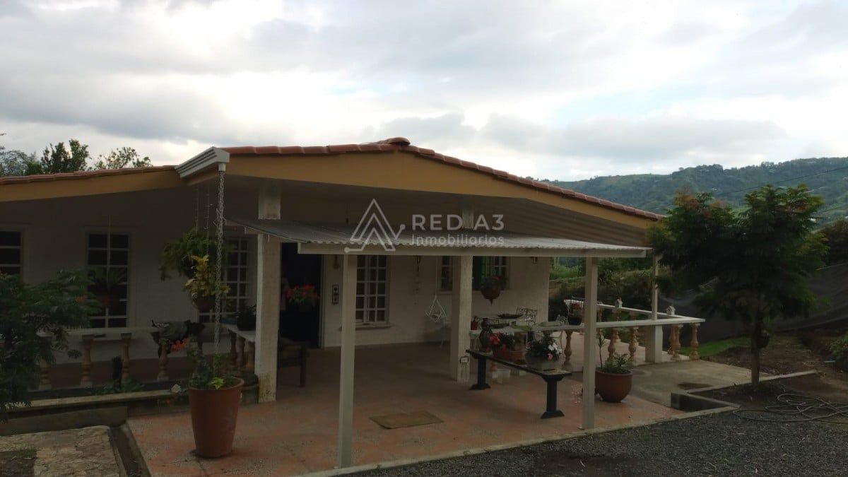 Casa en venta Risaralda Pereira Pereira 225 m2 Habitaciones 2 Baños 4 Garajes 1 Precio $350000000