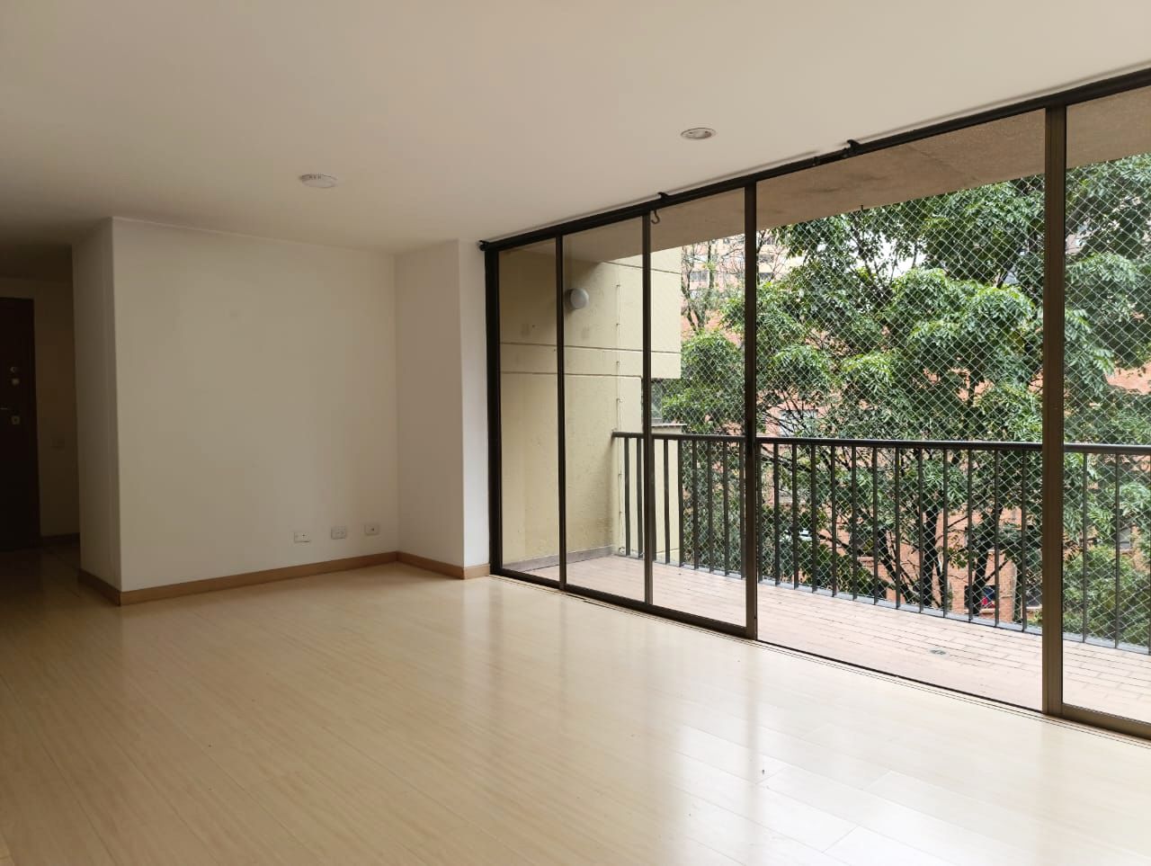 Apartamento en arriendo Antioquia Medellín El Diamante No2 86 m2 Habitaciones 2 Baños 2 Garajes 3 Precio $3900000