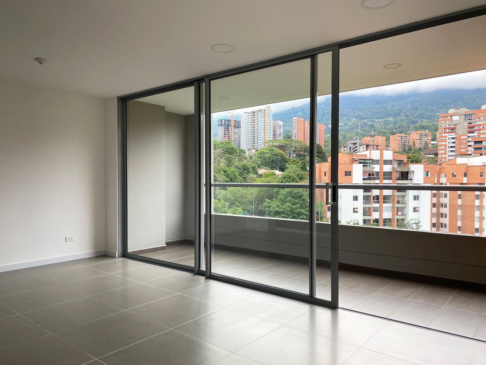 Apartamento en arriendo Antioquia Envigado La Inmaculada 104 m2 Habitaciones 3 Baños 6 Garajes 3 Precio $4500000