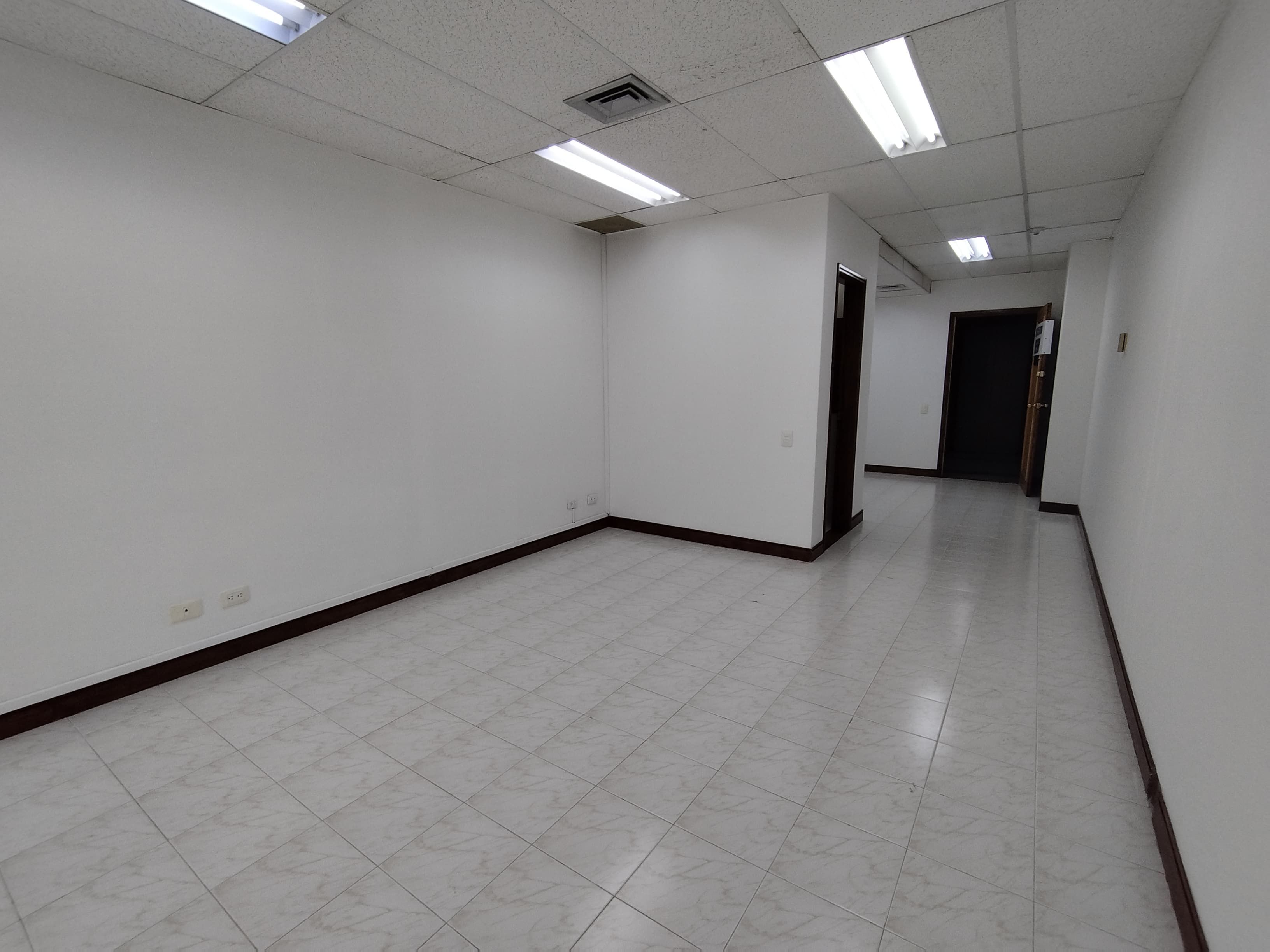 Oficina en arriendo Antioquia Medellín El Poblado 46 m2 Habitaciones 0 Baños 1 Garajes 1 Precio $4300000