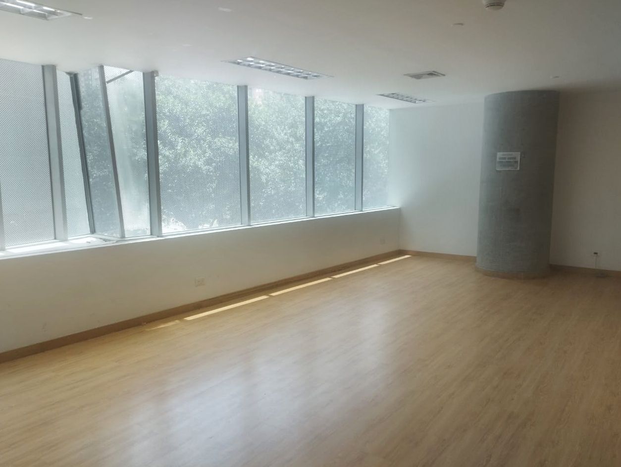 Oficina en venta Antioquia Medellín Altos Del Poblado 65 m2 Habitaciones 0 Baños 1 Garajes 4 Precio $690000000
