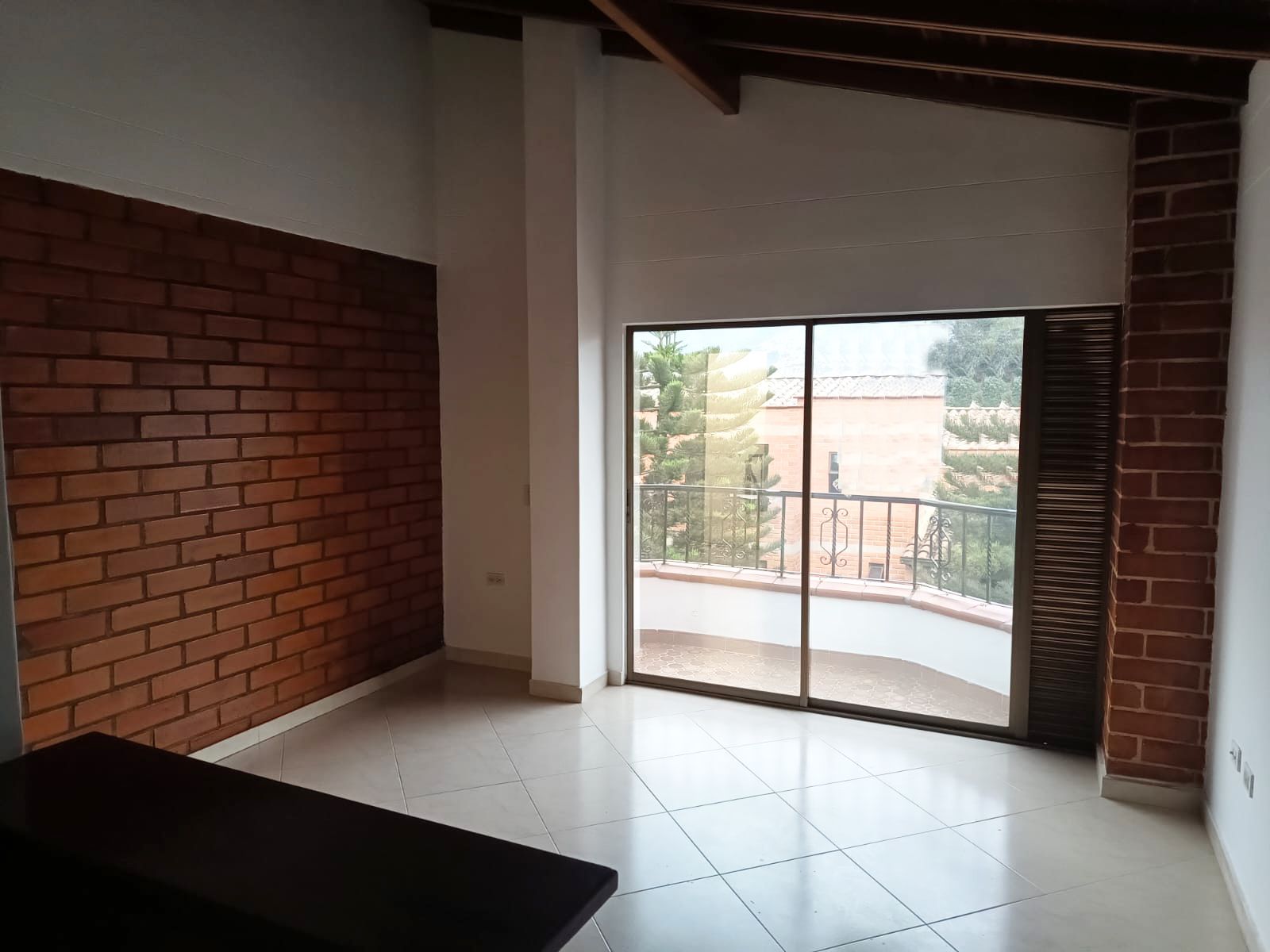 Apartamento en arriendo Antioquia Medellín Miravalle 90 m2 Habitaciones 3 Baños 4 Garajes 2 Precio $2700000