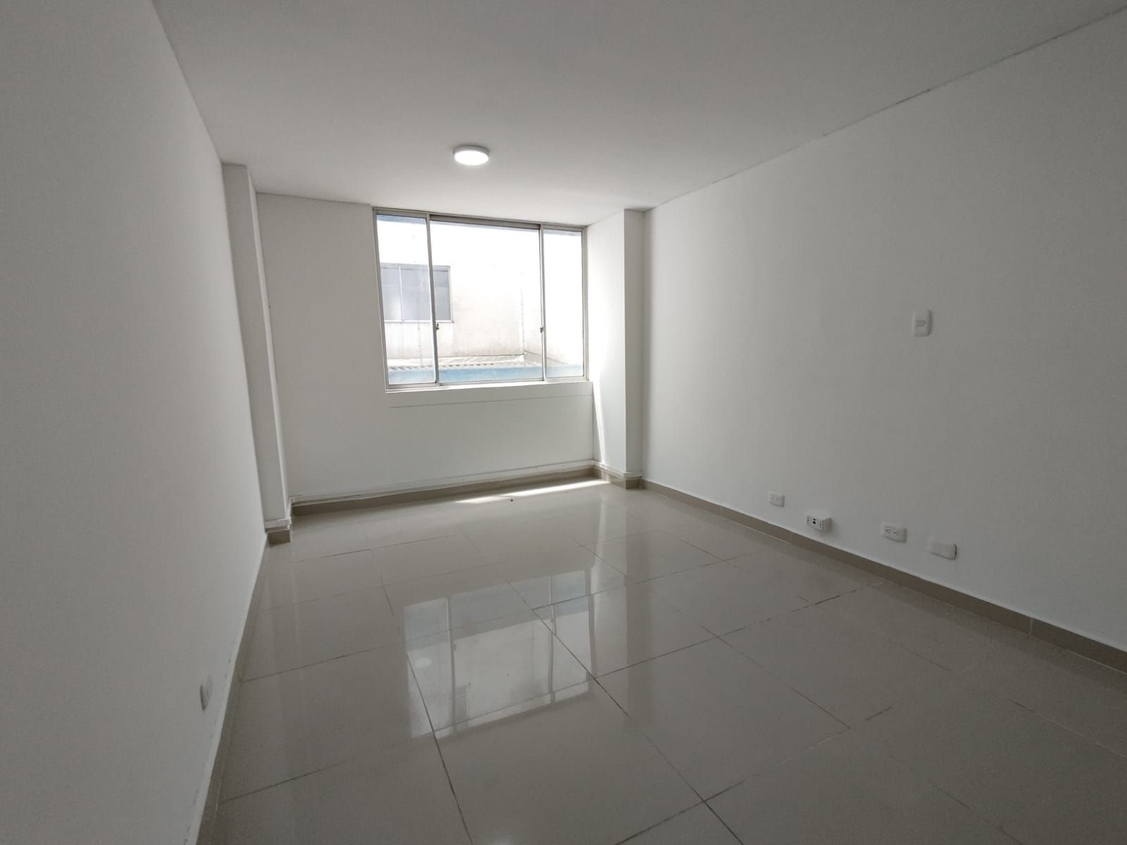 Oficina en arriendo Risaralda Pereira Los Alcazares 20 m2 Habitaciones 0 Baños 1 Garajes 0 Precio $1500000