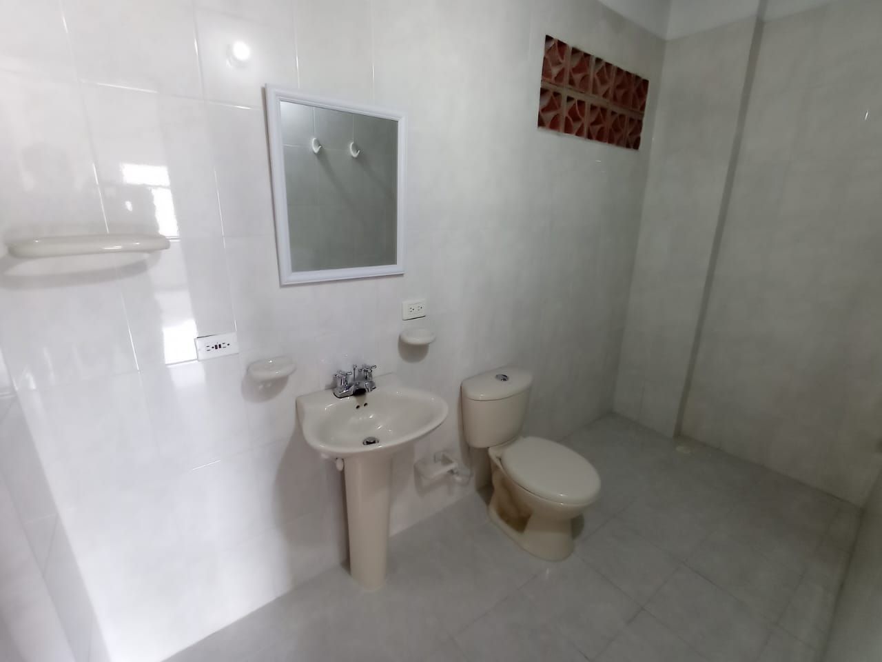 Local en arriendo Antioquia Envigado La Magnolia 200 m2 Habitaciones 0 Baños 2 Garajes 0 Precio $4000000
