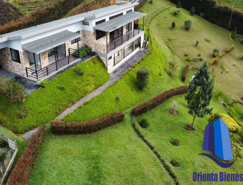 Casa Campestre en venta Antioquia La Ceja Fray Eugenio Ramírez 400 m2 Habitaciones 2 Baños 4 Garajes 2 Precio $1900000000