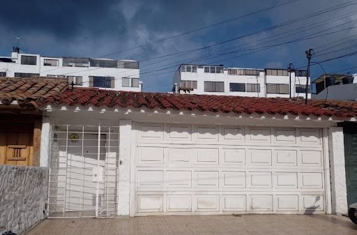 Casa en venta Cundinamarca Bogotá Santa Barbara Central 350 m2 Habitaciones 4 Baños 6 Garajes 5 Precio $1450000000