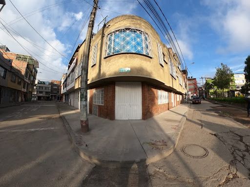 Casa en venta Cundinamarca Bogotá Gran Britalia 349 m2 Habitaciones 9 Baños 8 Garajes 2 Precio $790000000