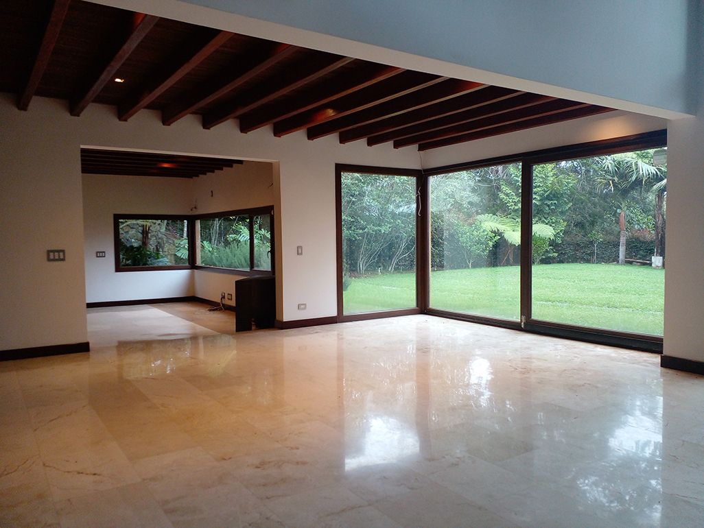 Casa en arriendo o venta Antioquia Envigado Envigado 460 m2 Habitaciones 3 Baños 6 Garajes 7 Precio venta $3820000000 Precio arriendo $23000000