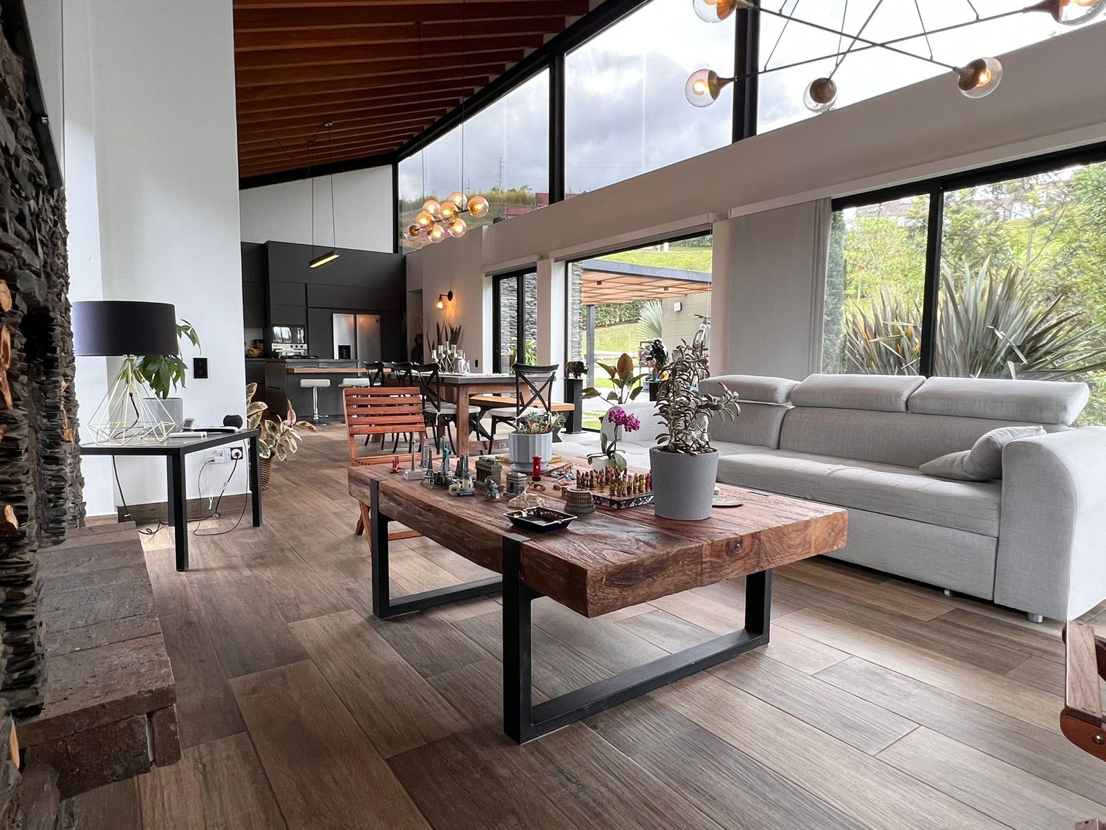 Casa en arriendo o venta Antioquia Guarne Otros 322 m2 Habitaciones 3 Baños 6 Garajes 3 Precio venta $2750000000 Precio arriendo $12500000