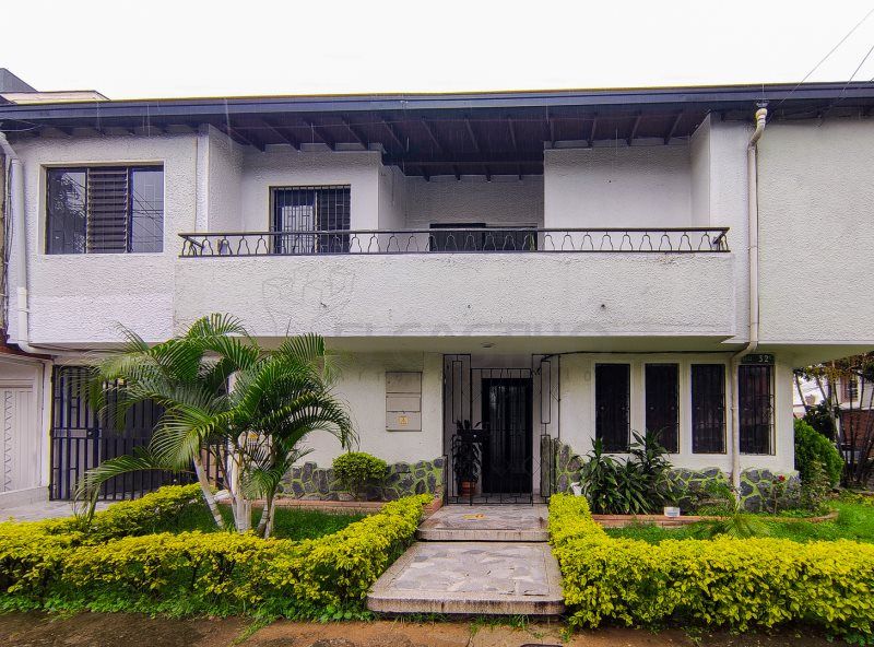 Oficina en arriendo Antioquia Medellín Rosales 120 m2 Habitaciones 0 Baños 1 Garajes 0 Precio $3500000