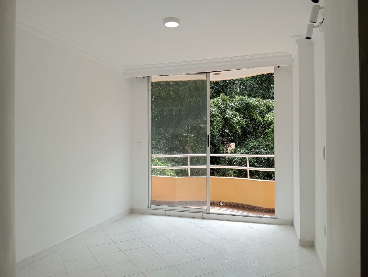 Apartamento en arriendo Antioquia Medellín Fatima 85 m2 Habitaciones 3 Baños 2 Garajes 2 Precio $2800000