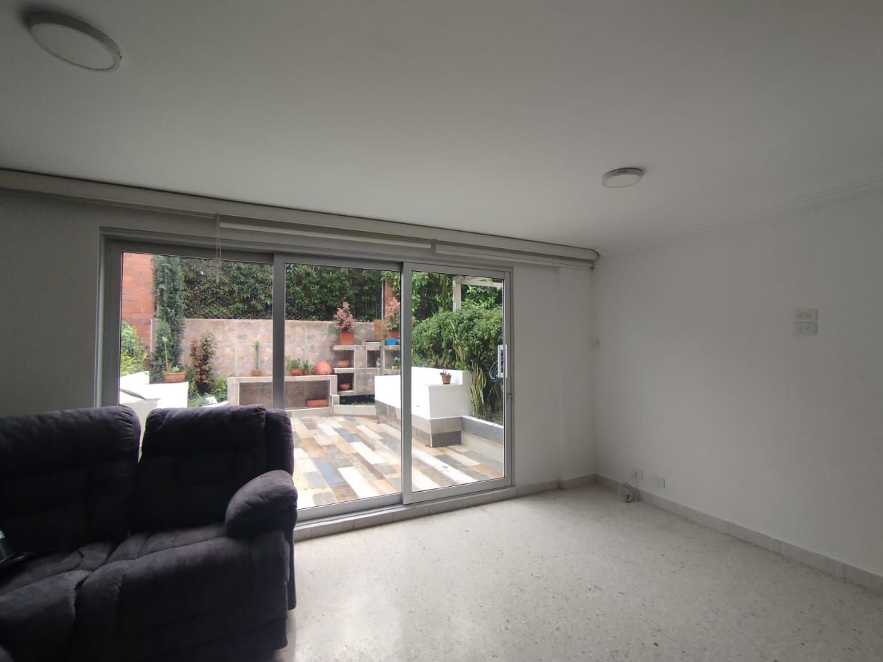 Casa en arriendo o venta Antioquia Medellín Castropol 215 m2 Habitaciones 3 Baños 6 Garajes 3 Precio venta $1060000000 Precio arriendo $7600000