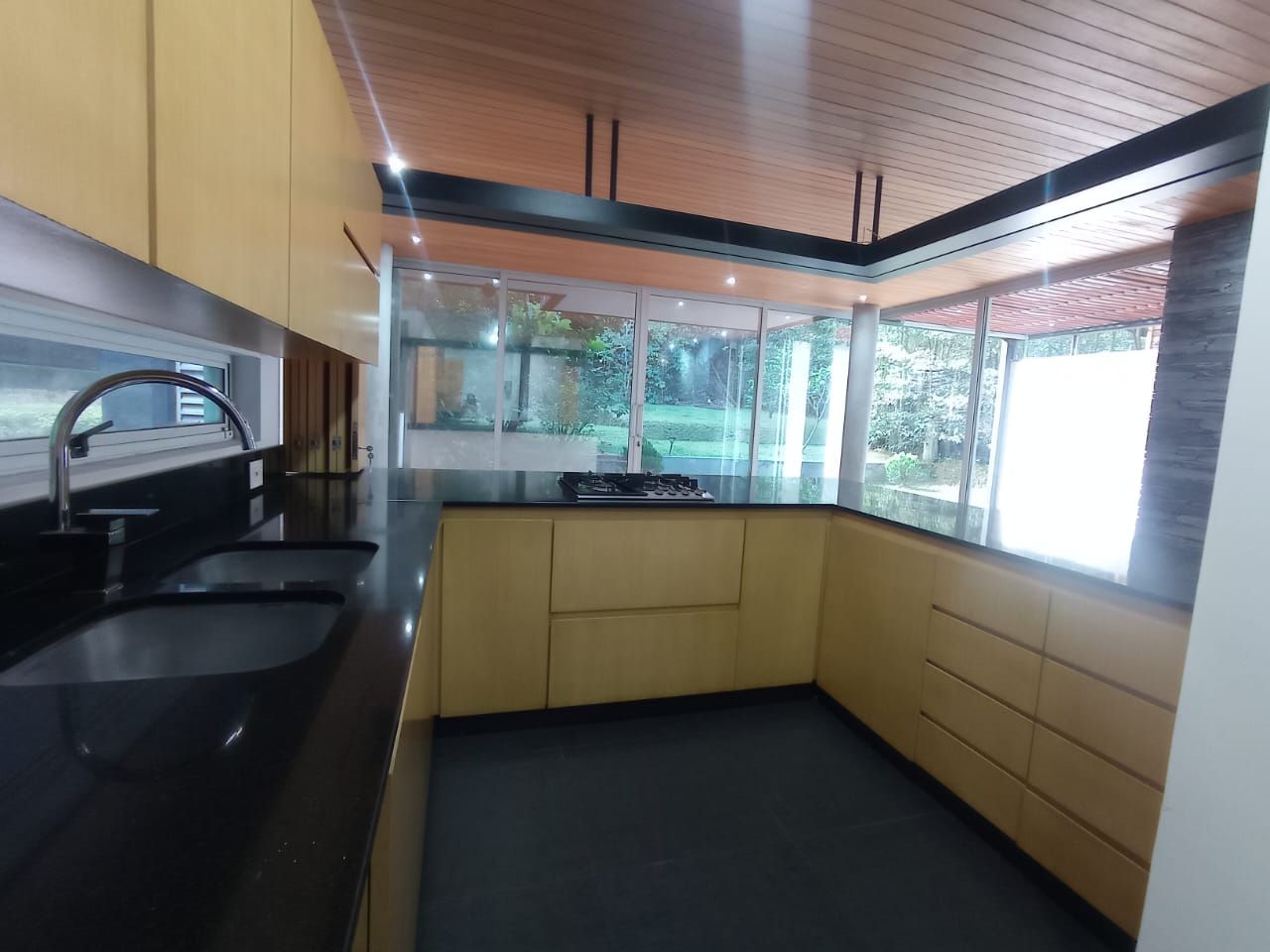 Casa en arriendo Antioquia Envigado Loma Del Atravesado 300 m2 Habitaciones 3 Baños 6 Garajes 5 Precio $11000000