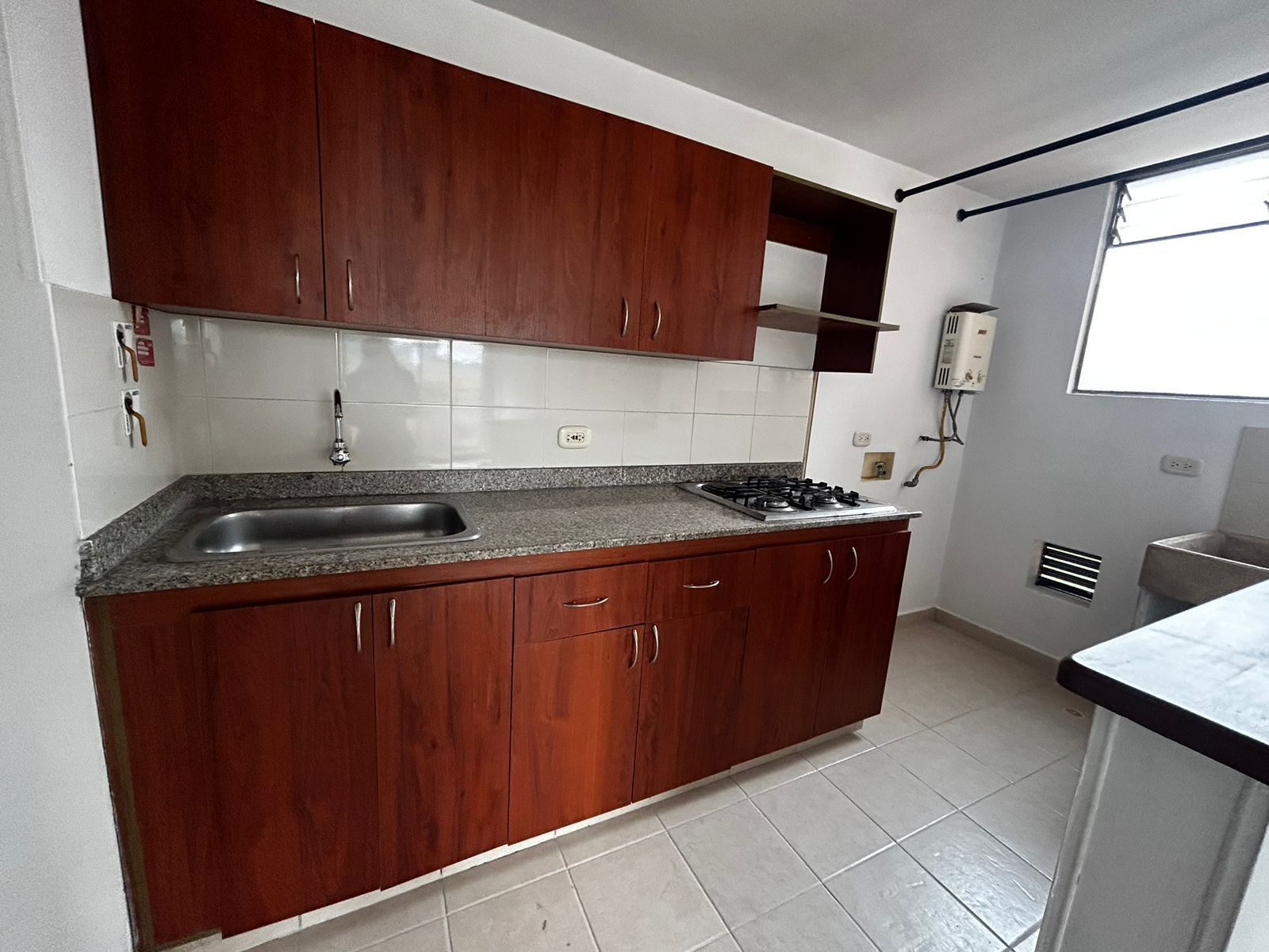 Apartamento en arriendo o venta Antioquia Envigado San José 70 m2 Habitaciones 3 Baños 2 Garajes 2 Precio venta $400000000 Precio arriendo $2400000