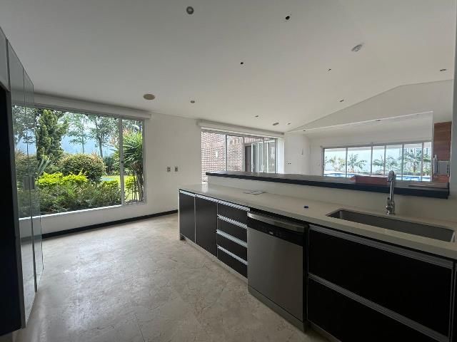 Casa en arriendo o venta Antioquia Envigado Envigado 4400 m2 Habitaciones 3 Baños 6 Garajes 6 Precio venta $7000000000 Precio arriendo $25000000
