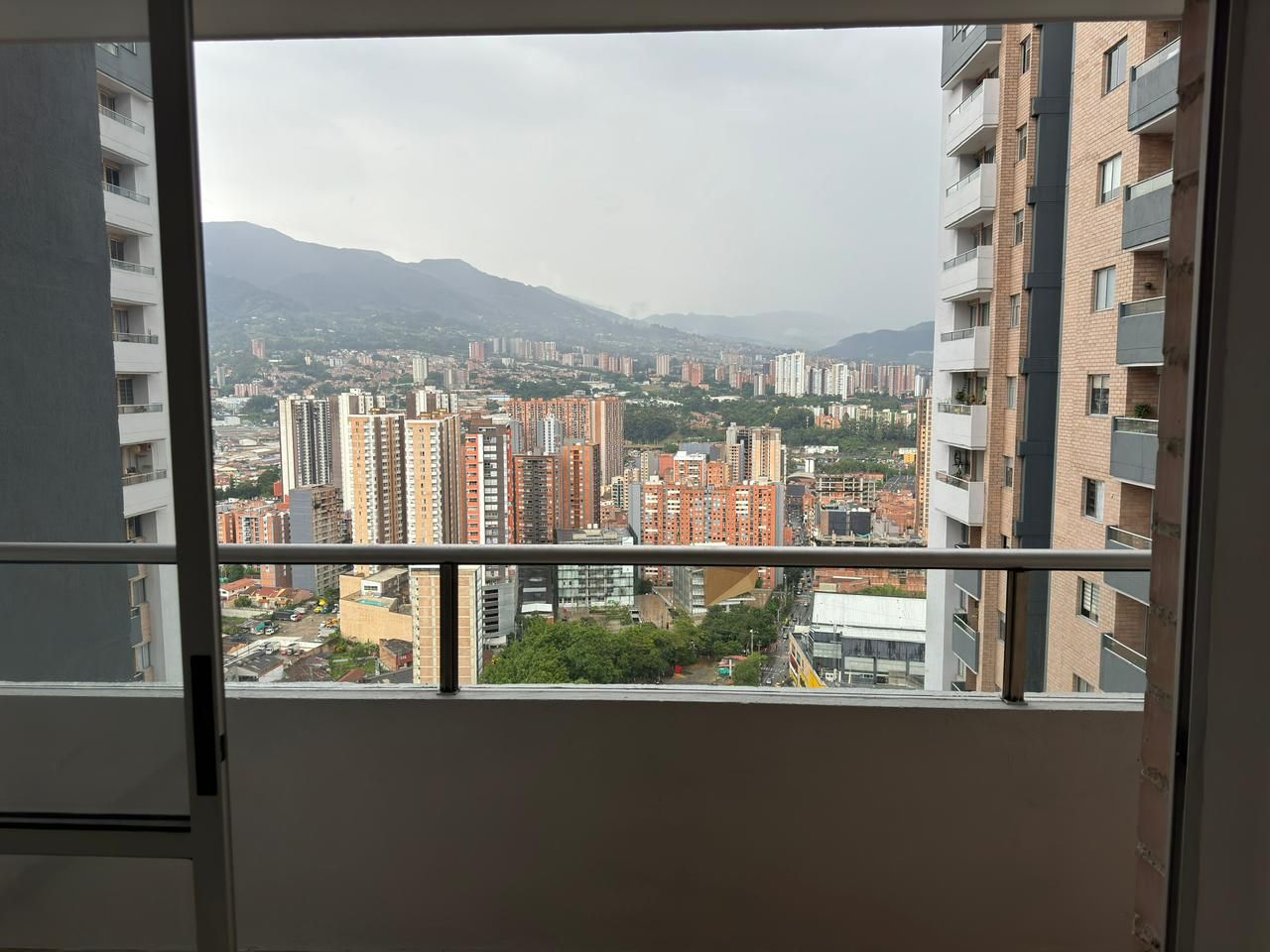 Apartamento en arriendo Antioquia Sabaneta Aves María 68 m2 Habitaciones 3 Baños 2 Garajes 3 Precio $2400000