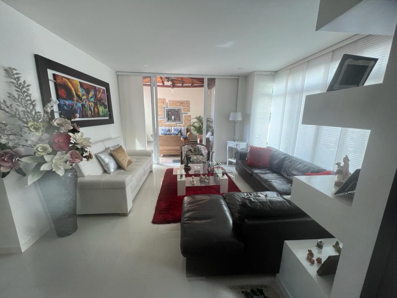 Casa en venta Santander Floridablanca La Ronda Iii 379 m2 Habitaciones 5 Baños 8 Garajes 5 Precio $1350000000