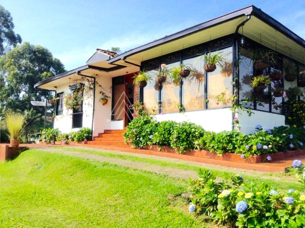 Finca en venta Risaralda Pereira Pereira 220 m2 Habitaciones 4 Baños 6 Garajes 5 Precio $1800000000