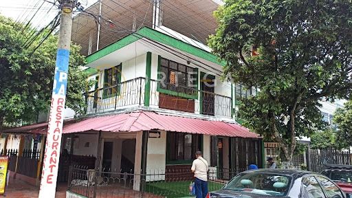 Casa en arriendo Santander Bucaramanga La Ceiba 450 m2 Habitaciones 7 Baños 8 Garajes 2 Precio $6800000
