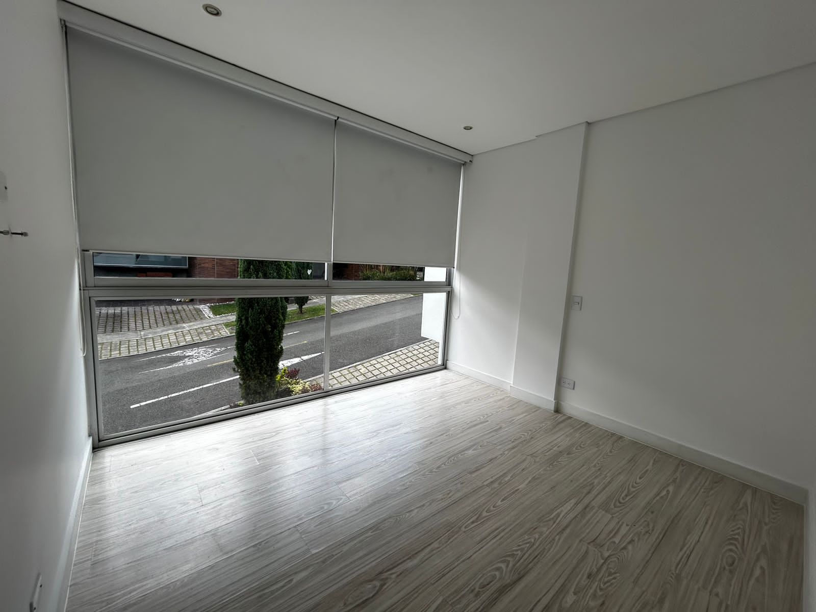 Casa en arriendo Antioquia Envigado Loma Del Atravesado 260 m2 Habitaciones 3 Baños 8 Garajes 5 Precio $10800000