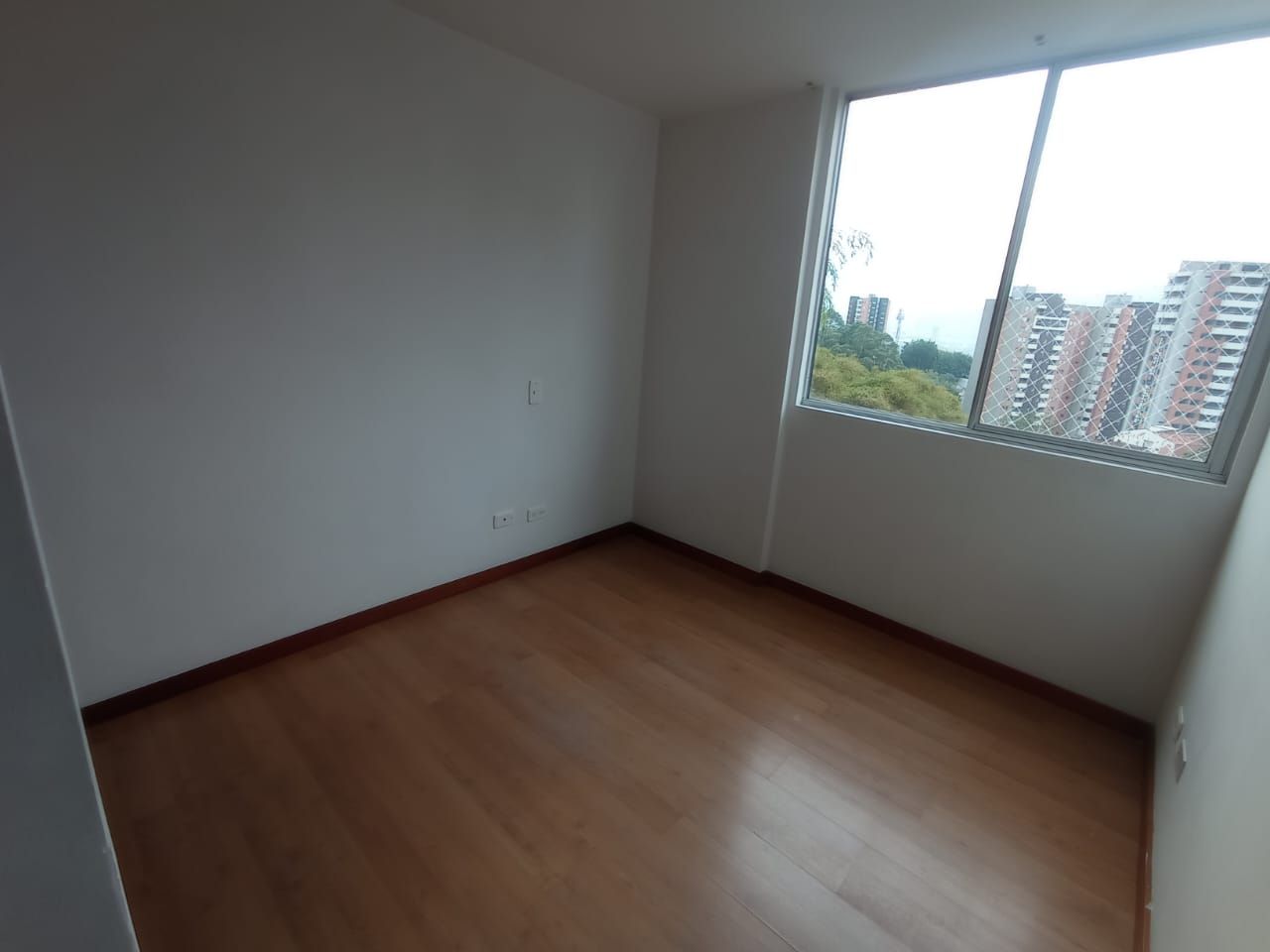 Apartamento en arriendo Antioquia Envigado Loma Del Atravesado 90 m2 Habitaciones 3 Baños 4 Garajes 2 Precio $3800000