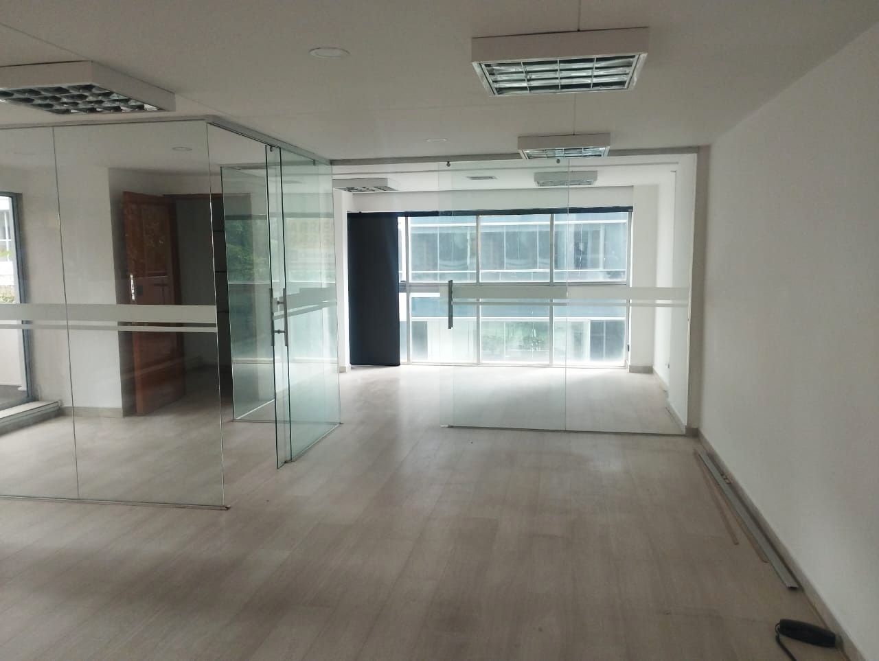 Oficina en arriendo o venta Antioquia Medellín El Diamante No2 90 m2 Habitaciones 0 Baños 1 Garajes 2 Precio venta $890000000 Precio arriendo $5700000