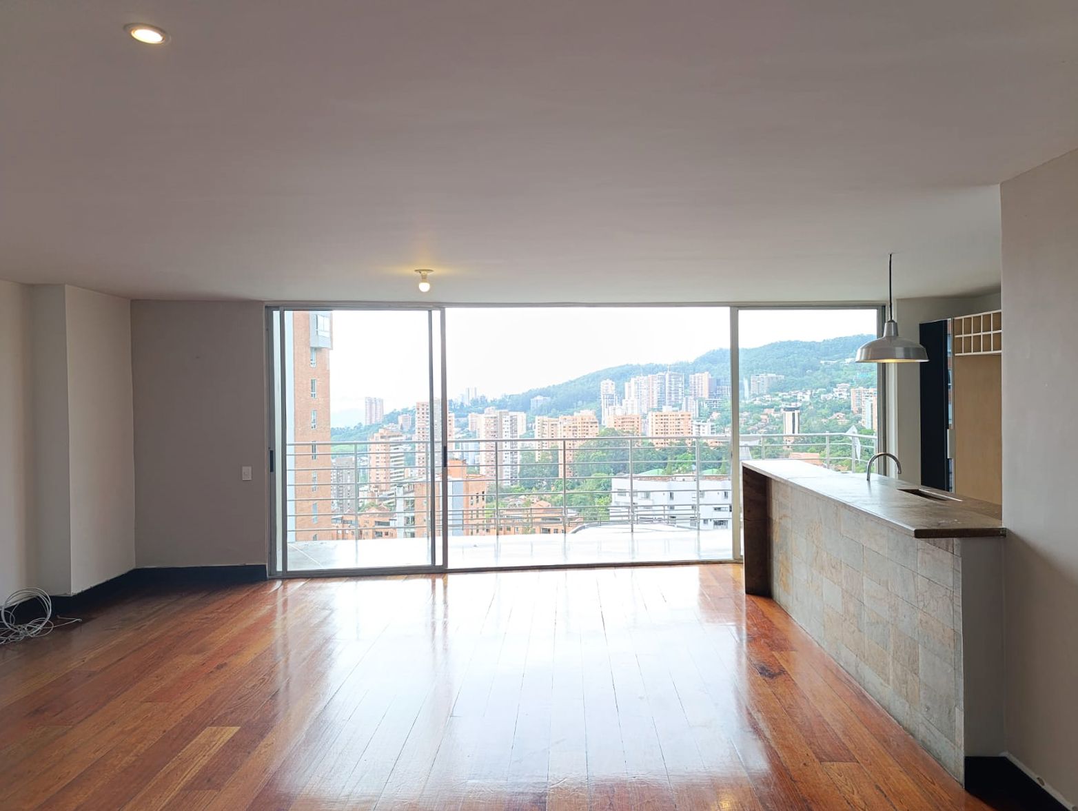 Apartamento en arriendo Antioquia Medellín Los Naranjos 136 m2 Habitaciones 1 Baños 2 Garajes 3 Precio $5700000