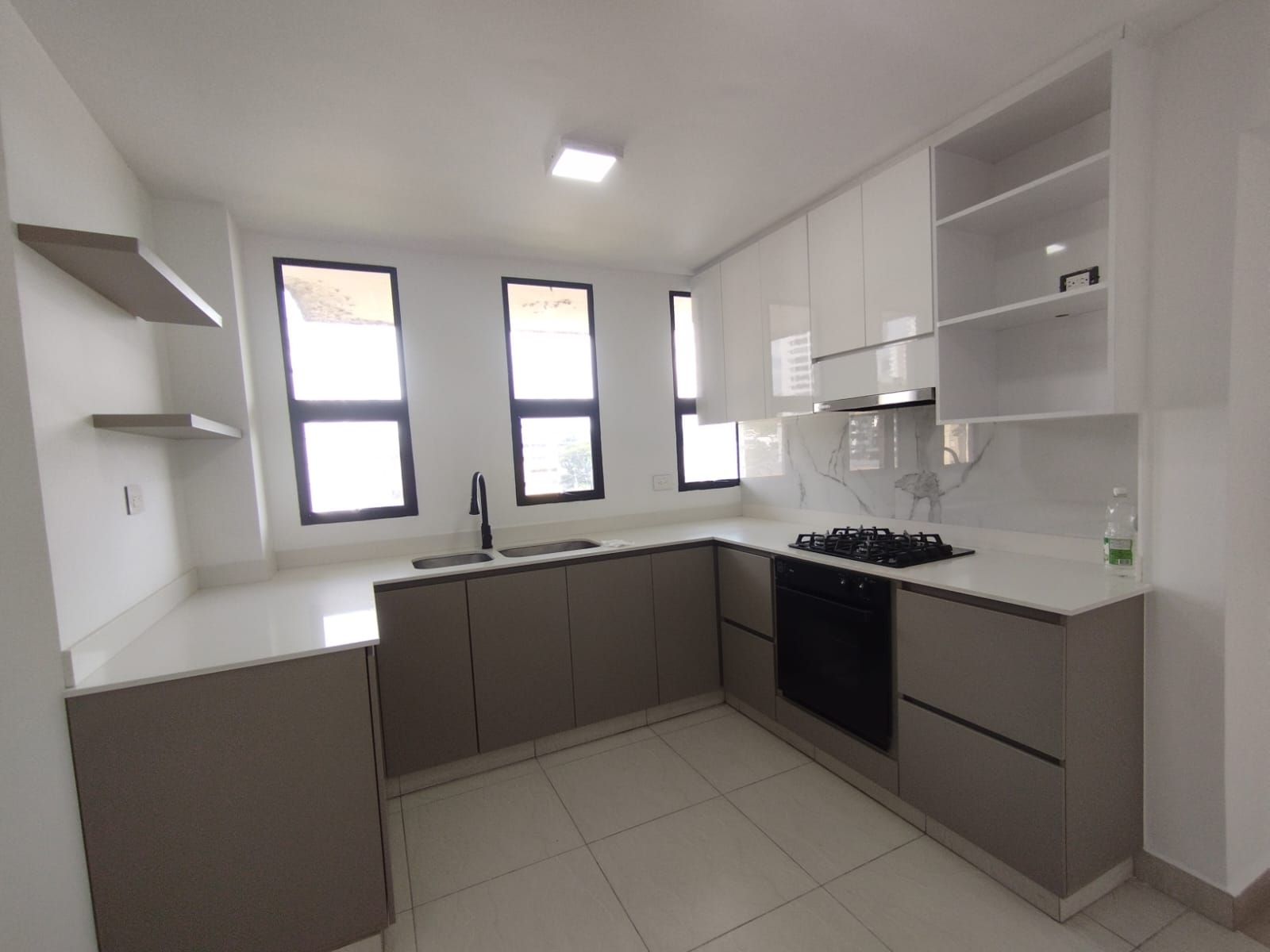 Casa en arriendo Risaralda Pereira Pinares 270 m2 Habitaciones 3 Baños 4 Garajes 3 Precio $5800000