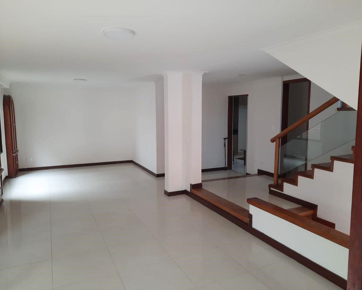Casa en arriendo o venta Antioquia Medellín Alejandria 270 m2 Habitaciones 4 Baños 4 Garajes 3 Precio venta $1550000000 Precio arriendo $9700000