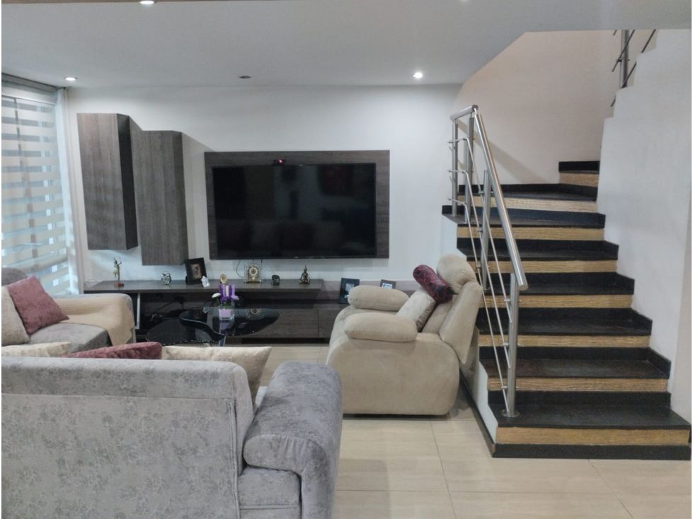 Casa en venta Cundinamarca Bogotá Americas Sector Galan 220 m2 Habitaciones 4 Baños 6 Garajes 4 Precio $890000000