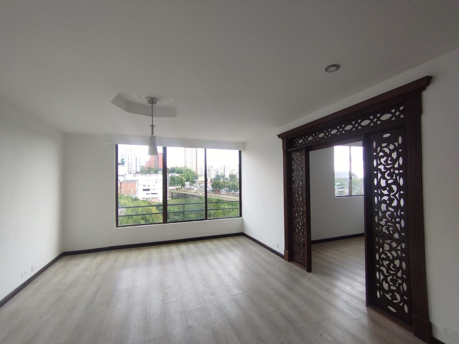 Apartamento en arriendo Risaralda Pereira Pinares 92 m2 Habitaciones 2 Baños 2 Garajes 2 Precio $2400000