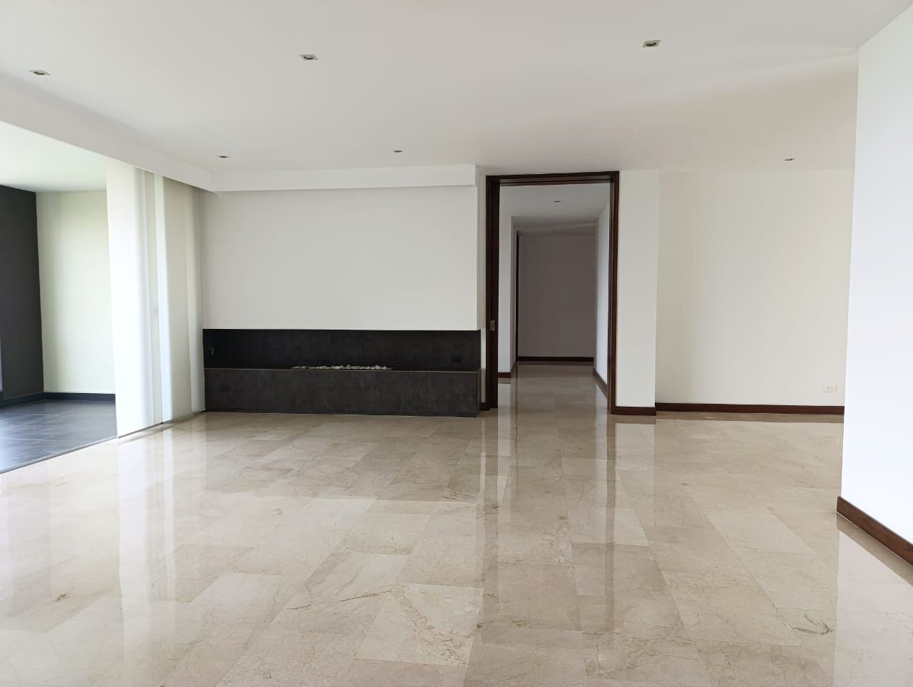 Apartamento en arriendo o venta Antioquia Medellín Medellín 244 m2 Habitaciones 3 Baños 6 Garajes 3 Precio venta $2300000000 Precio arriendo $14000000