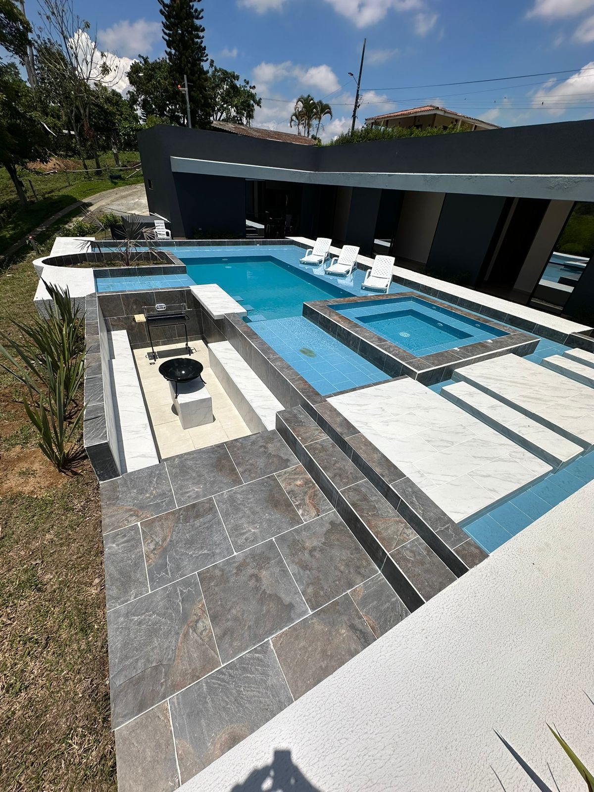 Casa Campestre en venta Risaralda Pereira El Danubio 380 m2 Habitaciones 4 Baños 4 Garajes 8 Precio $1360000000