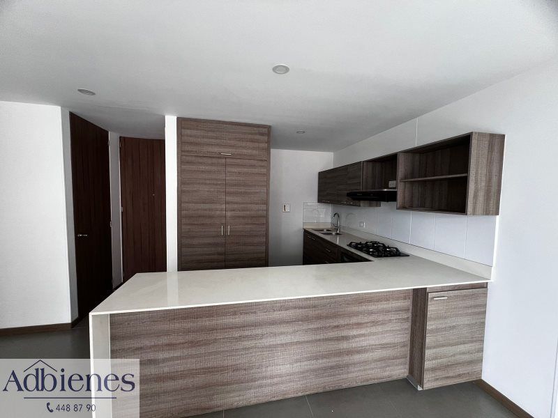 Apartamento en arriendo o venta Antioquia Envigado Vientos De La Colina 85 m2 Habitaciones 2 Baños 4 Garajes 2 Precio venta $700000000 Precio arriendo $4300000