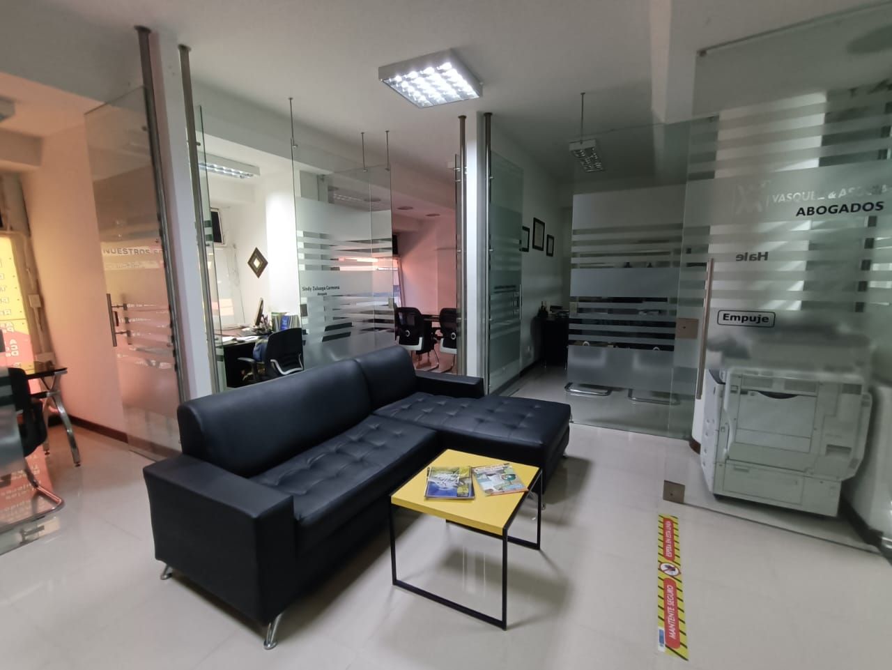 Oficina en arriendo o venta Valle Del Cauca Cali San Pedro 98 m2 Habitaciones 0 Baños 1 Garajes 1 Precio venta $250000000 Precio arriendo $3785828