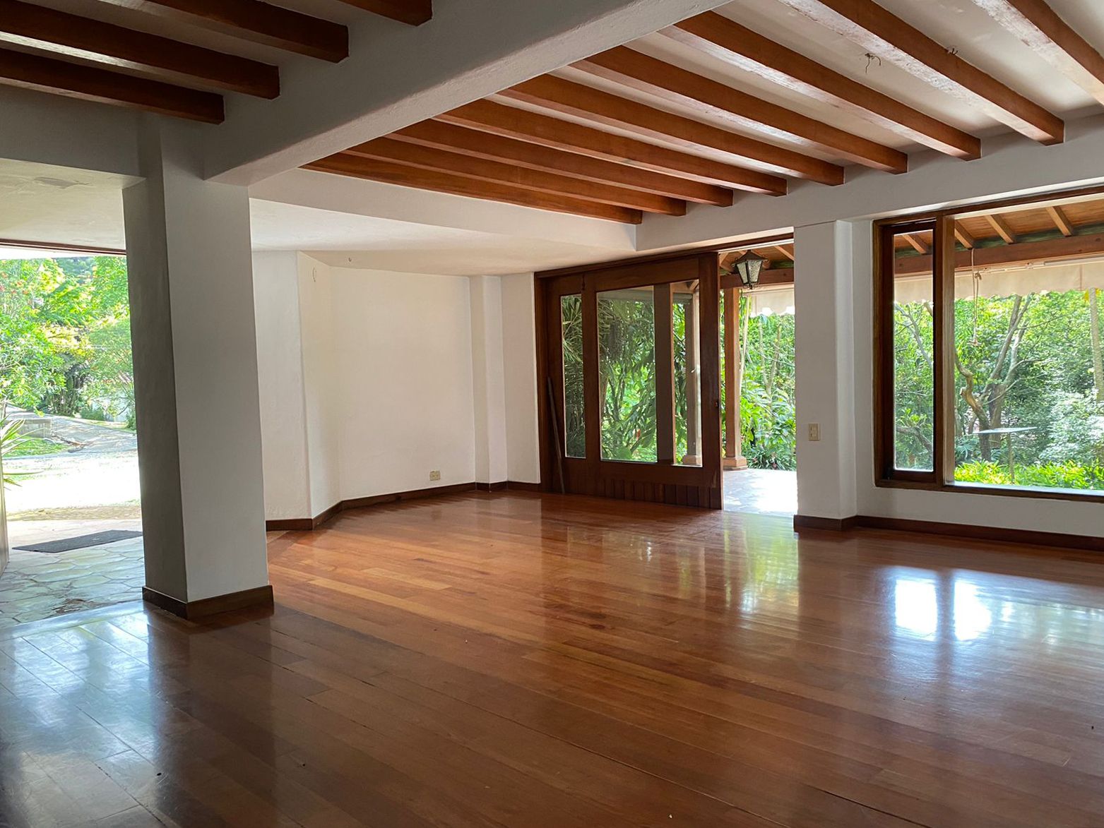 Casa en arriendo Antioquia Envigado Envigado 280 m2 Habitaciones 2 Baños 4 Garajes 7 Precio $8700000
