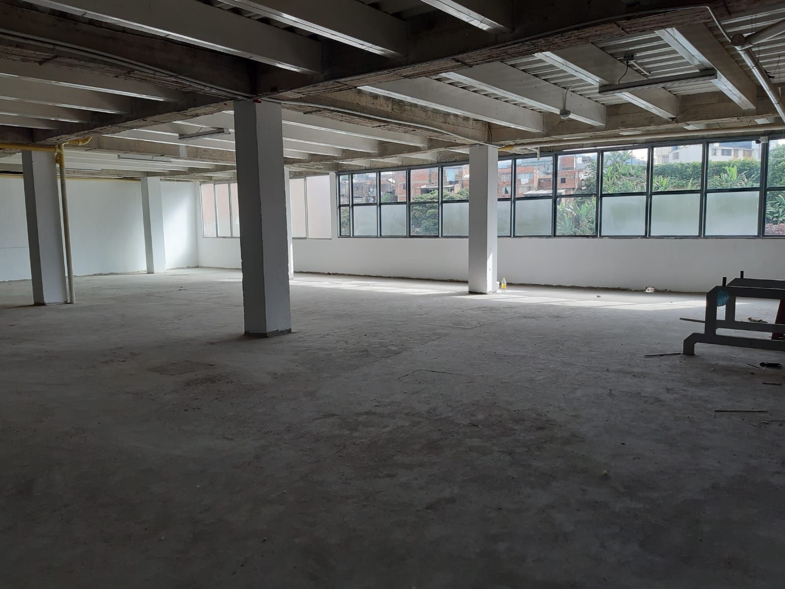 Edificio en arriendo o venta Risaralda Pereira San Joaquín 2000 m2 Habitaciones 0 Baños 10 Garajes 1 Precio venta $6700000000 Precio arriendo $30000000